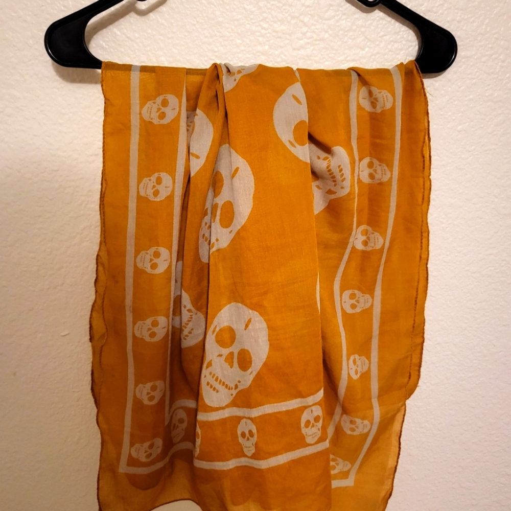 Skull printed yellow scarf